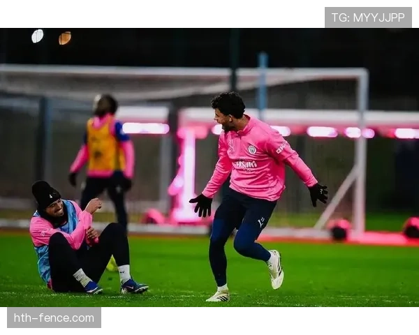 利兹联球员在比赛中展现出色表现，团队合作助力状态回暖