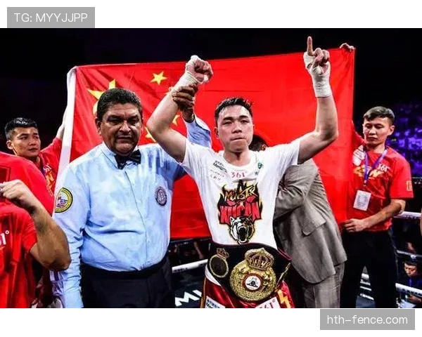 徐灿训练间偷偷戴金链，感觉他比冠军还讲究牌面！